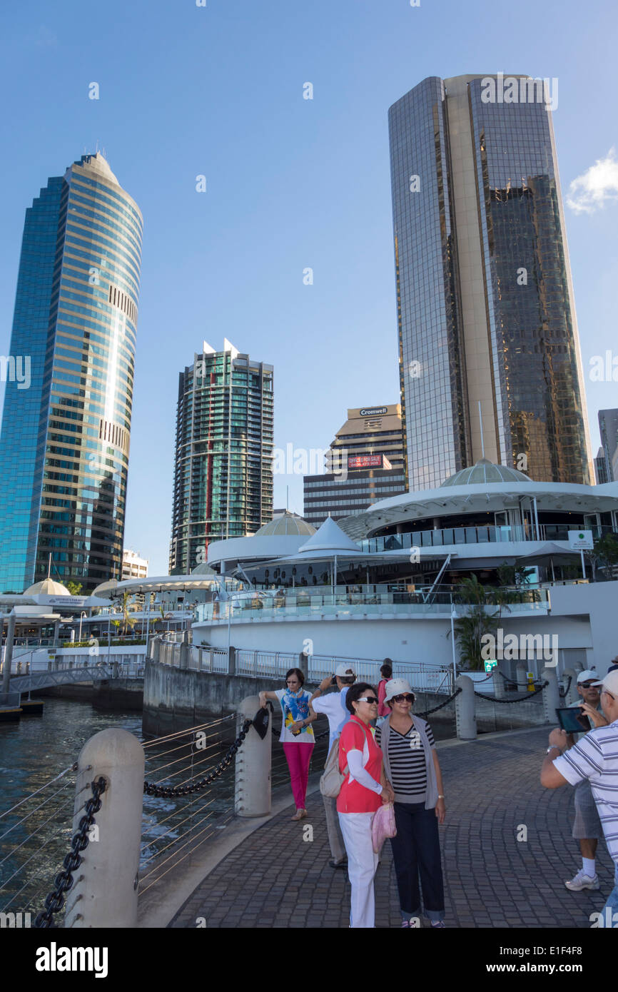 Brisbane Australien, Eagle Street Pier, Brisbane River, Riverside Centre, Zentrum, Bürogebäude, Wolkenkratzer, Skyline der Stadt, Architekturglas, asiatische Männer Stockfoto