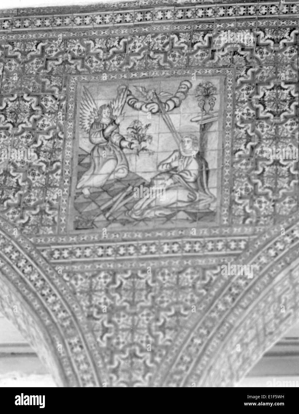 Igreja Matriz de Mação ist eine historische Kirche in Mação, Portugal, die für ihre traditionelle portugiesische Architektur und religiöse Bedeutung bekannt ist. Stockfoto