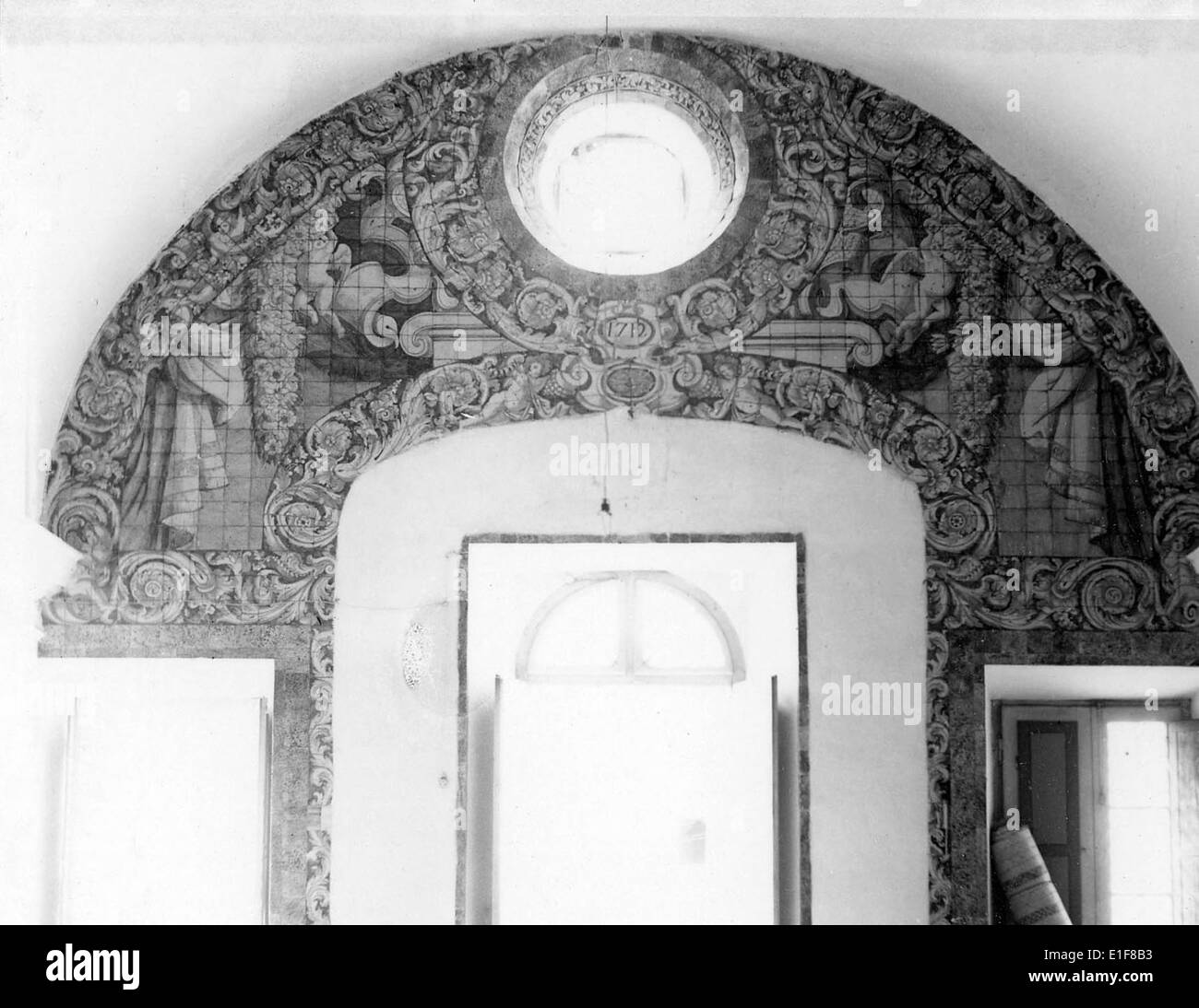 Die Antiga Santa Casa da Misericórdia de Estremoz ist eine historische gemeinnützige Einrichtung in Portugal. Sie hat eine entscheidende Rolle bei der Bereitstellung sozialer Dienste und humanitärer Hilfe in der Region Estremoz gespielt. Stockfoto