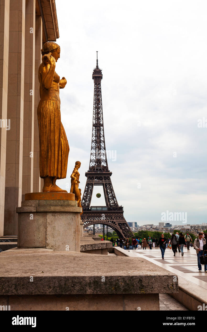 Eiffelturm angesehen vom Palais de Chaillot, Place du Trocadéro, Paris Frankreich Stockfoto