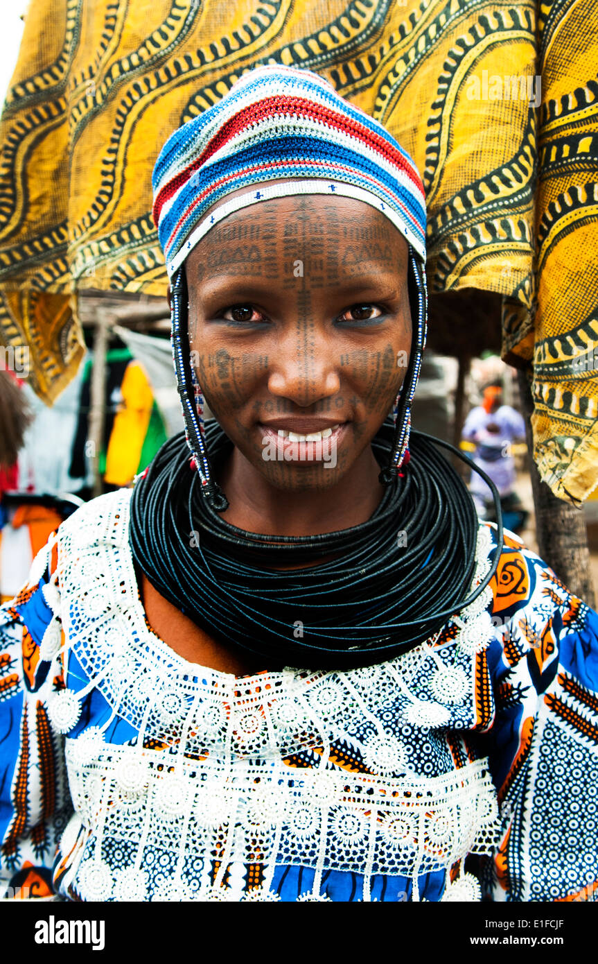 Eine schöne tätowiert Peul Frau aus Norden Benins. Stockfoto