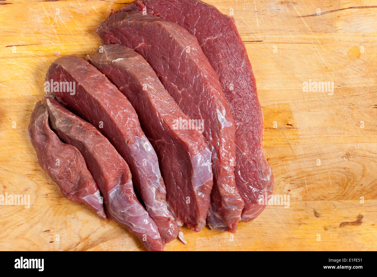 Scheiben von rohem Rindfleisch Stockfoto