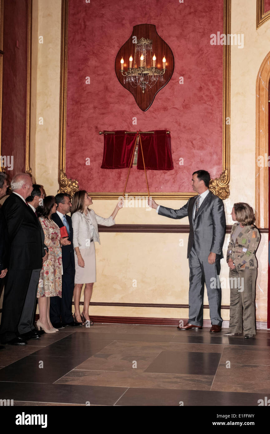 Prinz Felipe mit seiner Frau, Prinzessin Letizia bei der Eröffnung des Teatro Leal in San Cristobal De La Laguna, Teneriffa, am 14. Oktober 2008. Thay sind der künftige König und die Königin von Spanien nach Bekanntgabe seiner Abdankung König Juan Carlos. Stockfoto