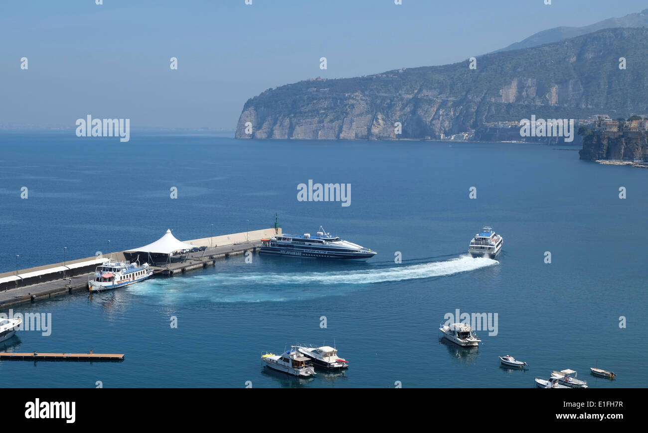 Capri ferry Fotos und Bildmaterial in hoher Auflösung Alamy