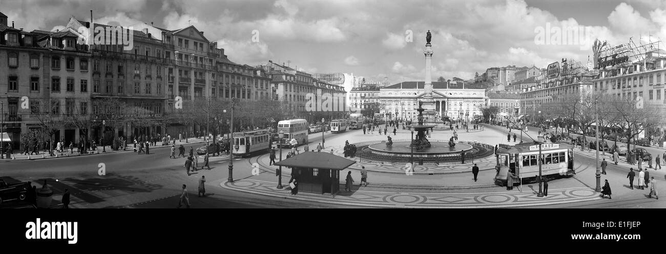 Rossio ist ein berühmter Platz in Lissabon, der von Horácio Novais eingenommen wurde. Bekannt für seine historische Bedeutung ist es eines der berühmtesten Wahrzeichen der Stadt. Stockfoto