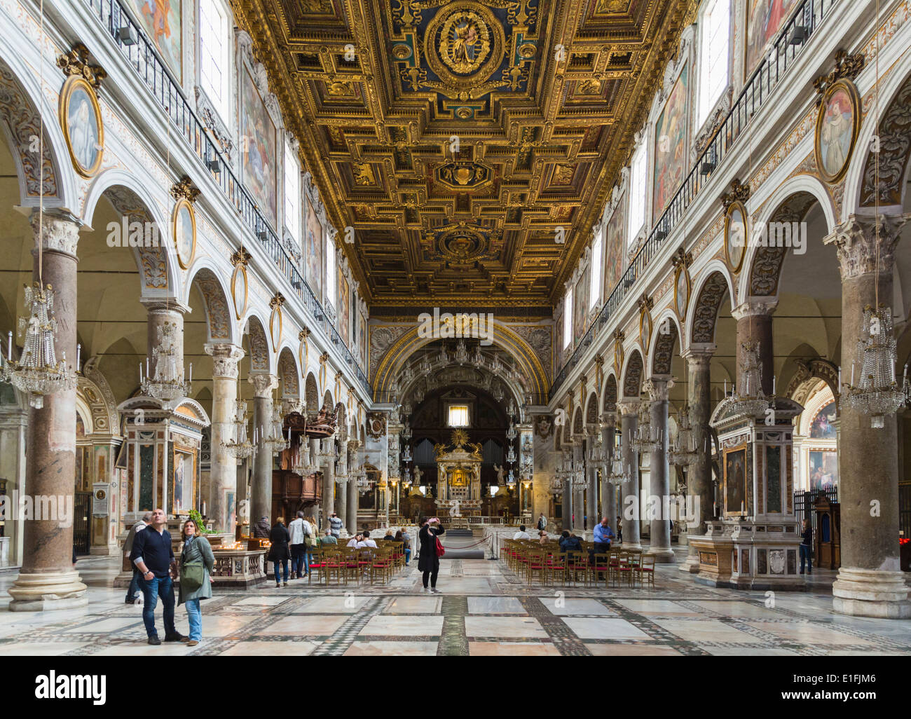 Rom, Italien. Innenraum der Kirche von Santa Maria in Arocoeli. Stockfoto