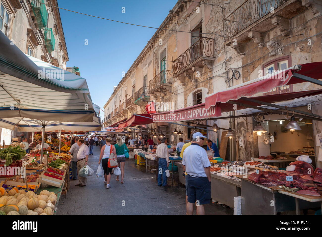 Straßenmarkt, Ortigia, Syrakus, Sizilien, Italien, Europa Stockfoto