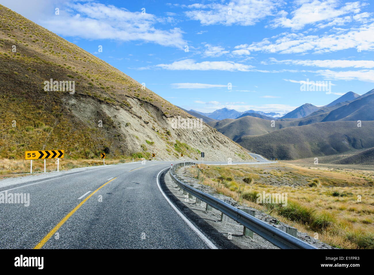 Wunderschöne Landschaft auf der Autobahn rund um den Lindis Pass, Otago, Südinsel, Neuseeland, Pazifik Stockfoto