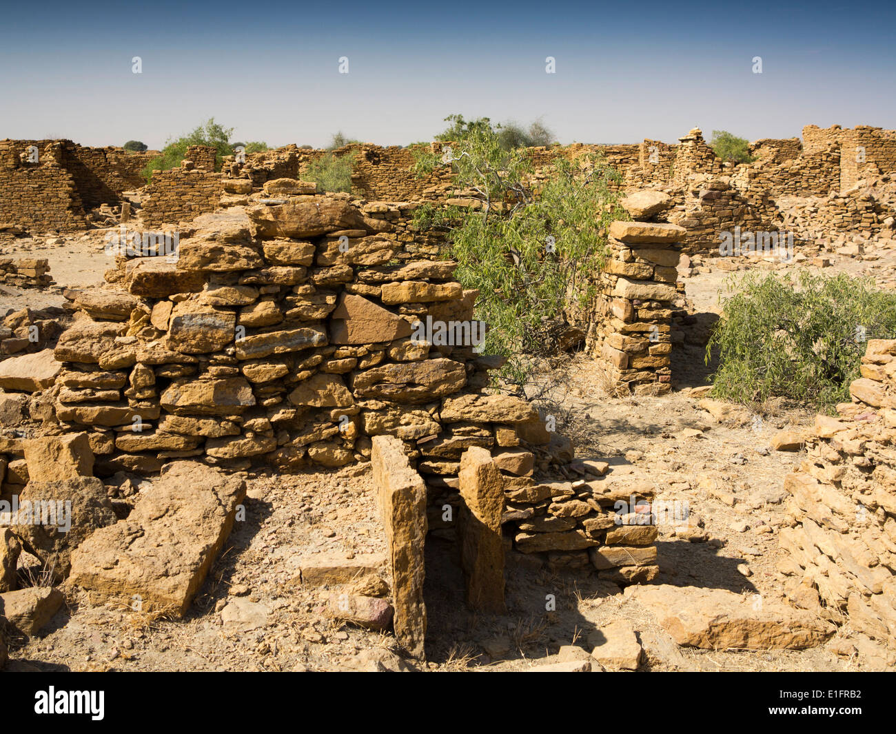 Kuldhara, Jaisalmer, Rajasthan, Indien verlassen Dorf in Thar Wüste, Mauern des zerstörten Hauses Stockfoto
