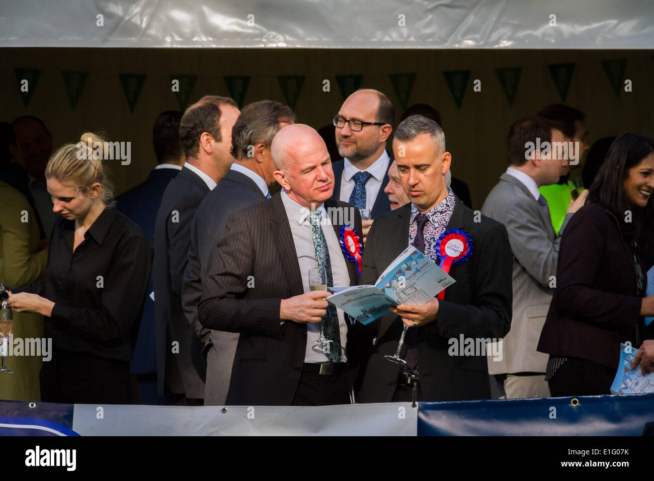 Westminster, London, UK. 3. Juni 2014. Tauziehen zwischen Abgeordneten und Lords in jährlichen Benefizspiel in Westminster, London Credit: Guy Corbishley/Alamy Live News Stockfoto