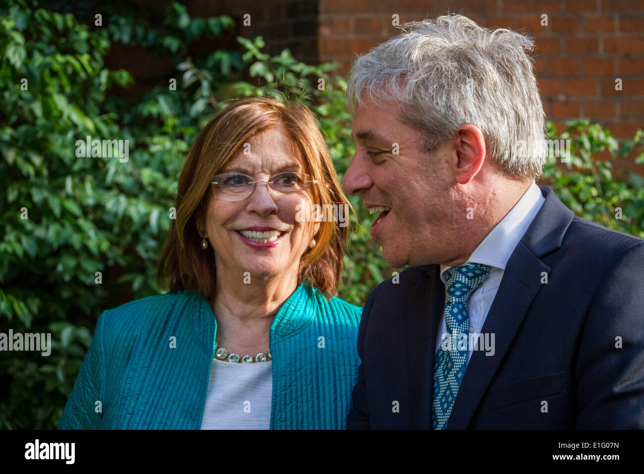 Westminster, London, UK. 3. Juni 2014. Tauziehen zwischen Abgeordneten und Lords in jährlichen Benefizspiel in Westminster, London Credit: Guy Corbishley/Alamy Live News Stockfoto