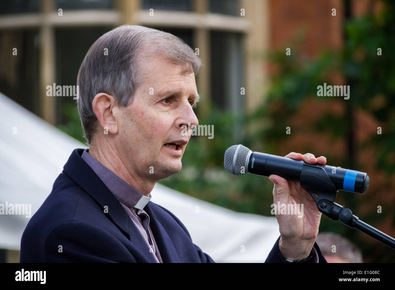 Westminster, London, UK. 3. Juni 2014. Tauziehen zwischen Abgeordneten und Lords in jährlichen Benefizspiel in Westminster, London Credit: Guy Corbishley/Alamy Live News Stockfoto