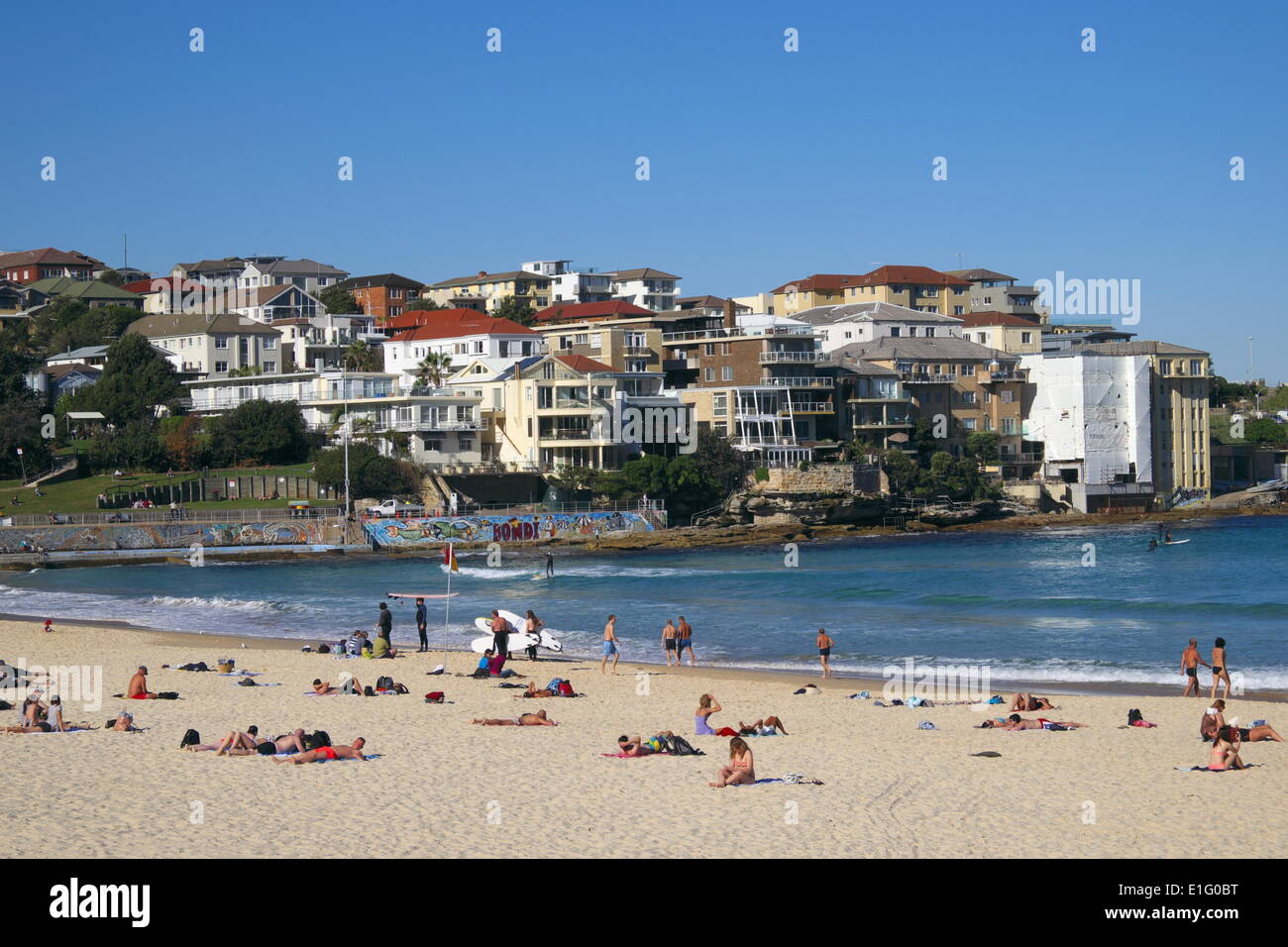 Bondi Beach, Sydney, Australien. 3. Juni 2014. Sydney nach wie vor über dem durchschnittlichen Temperaturen mit den Stränden noch damit beschäftigt, im Winter, Dienstag, 3. Juni 2014 Credit: Martin Beere/Alamy Live News Stockfoto