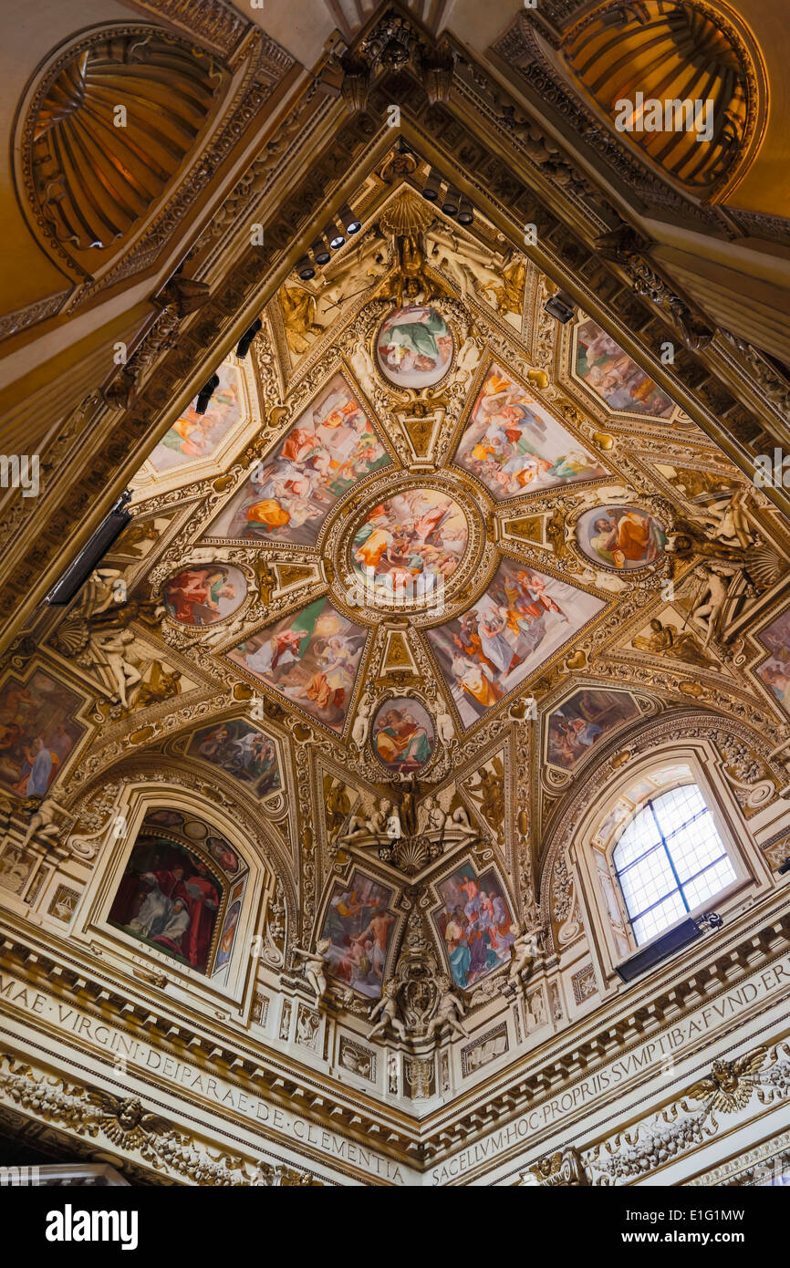 Rom, Italien. Basilica di Santa Maria in Trastevere. Decke der Kapelle Altemps. Stockfoto
