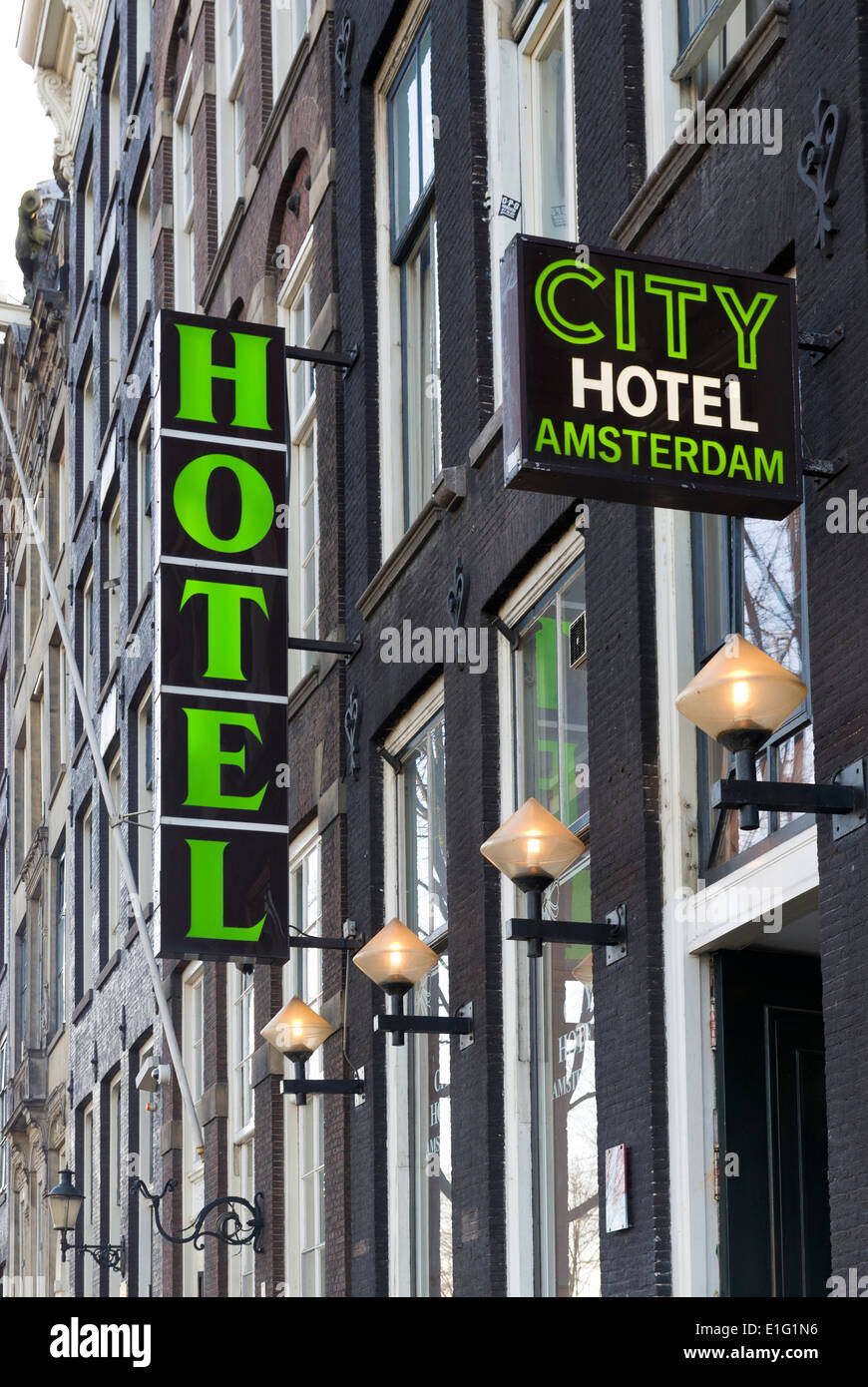 Hotelschild des City Hotel Amsterdam. Ein zwei-Sterne-Familienhotel in einem Gebäude des 18. Jahrhundert befindet sich im Zentrum von Amsterdam Stockfoto