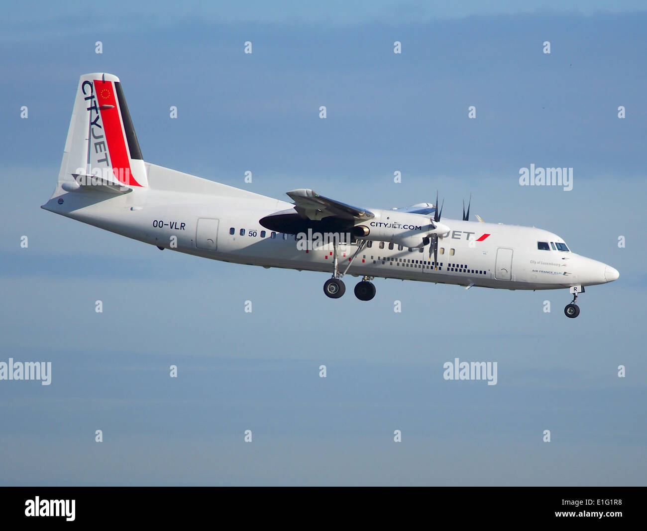 Der CityJet Fokker 50, registriert als OO-VLR, landet am Flughafen ...