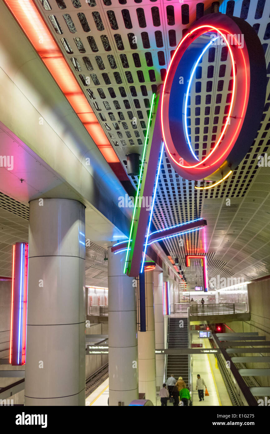 Los Angeles California, LA County Metro Rail, Stadtbahnsystem, Nahverkehr, Pershing Square Station, öffentliche Kunstwerke, Neon-Skulptur, Stephen Antonakos, CA1 Stockfoto