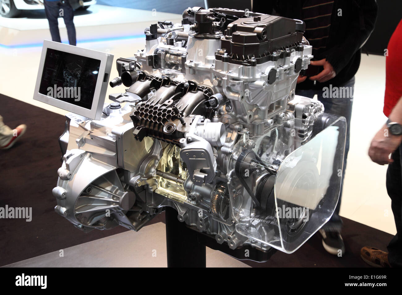 Neue Peugeot e-THP drei-Zylinder-Motor auf der AMI - Auto Mobil International Trade Fair am 1. Juni 2014 in Leipzig, Sachsen, G Stockfoto