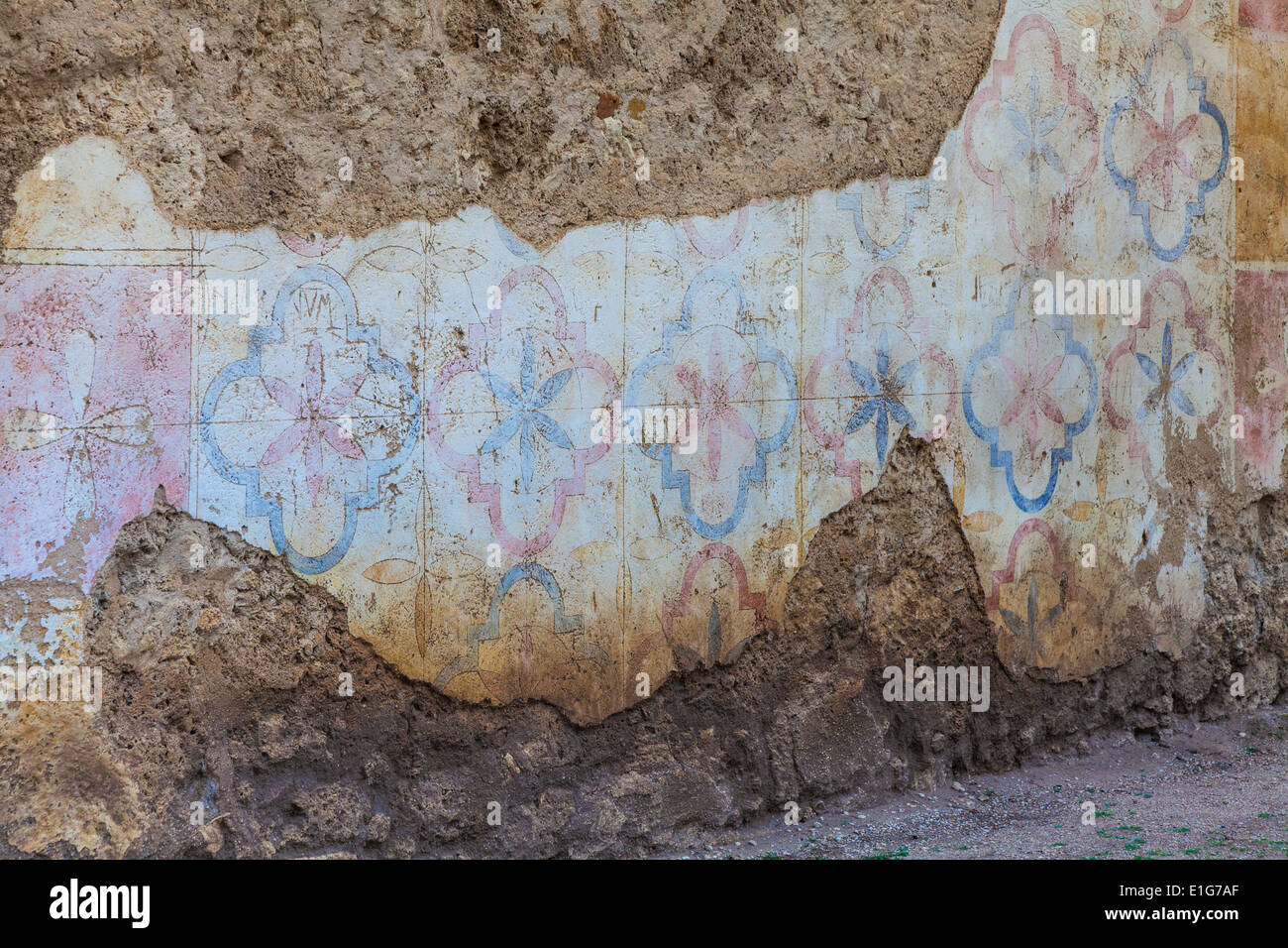 Original-Farbe von bunten geometrischen Designs auf Mission San Jose in San Antonio, Texas. Stockfoto