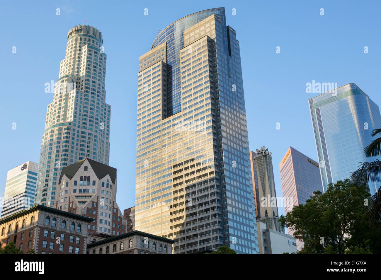 Los Angeles, Kalifornien, Innenstadt, Finanzviertel, Skyline der Stadt, Wolkenkratzer, Hochhaus, Gebäude, US Bank Tower, Bibliotheksturm, rund, postmodern, Architektur Stockfoto