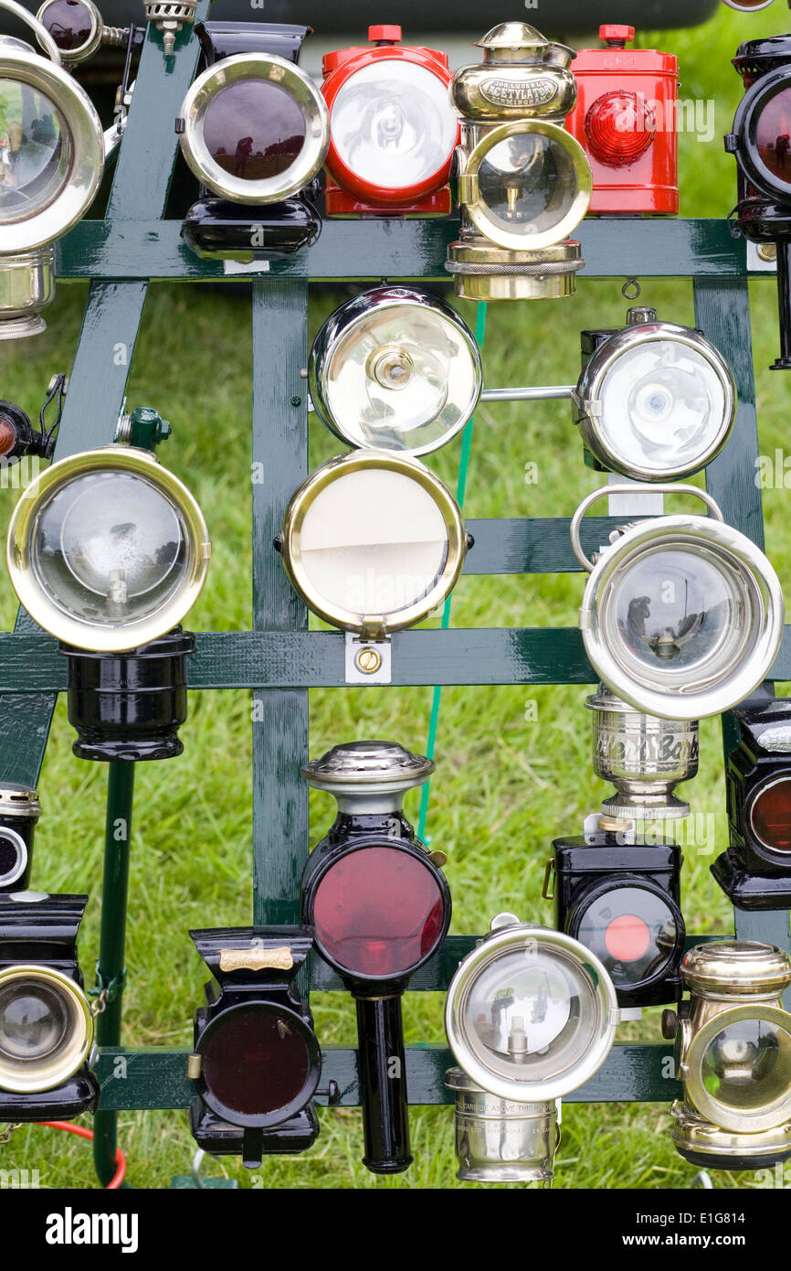 Oldtimer Scheinwerfer Anzeige auf einem Ständer Stockfoto
