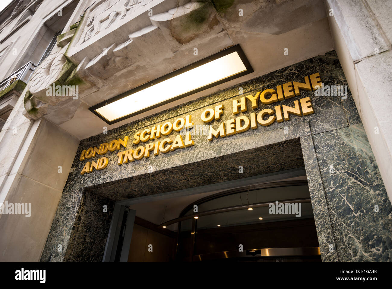 Der Haupteingang zur London School of Hygiene and Tropical Medicine in London, Großbritannien Stockfoto