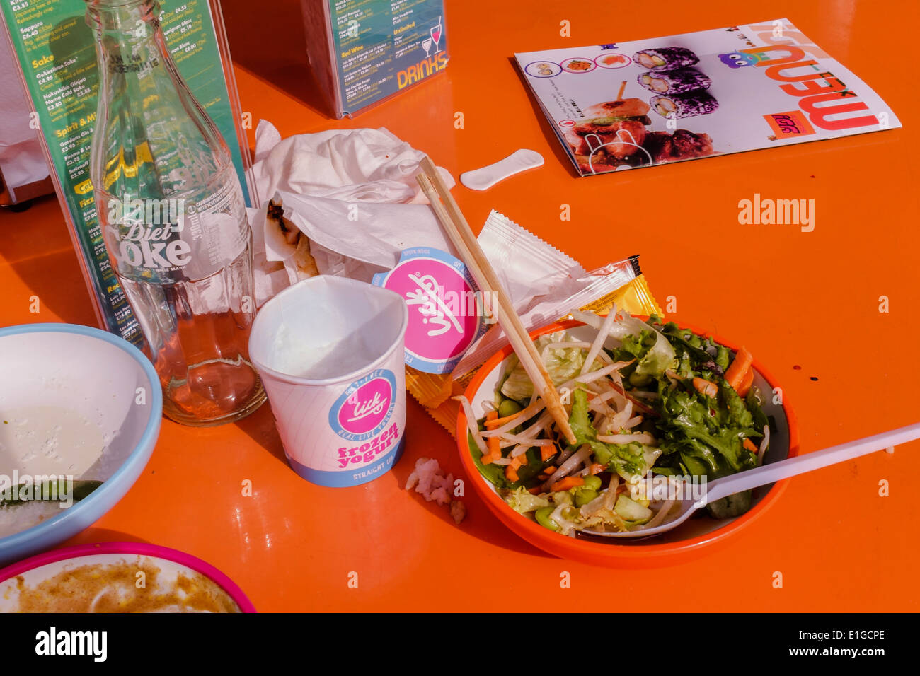 Speisereste im Fast Food-Kette. London, UK Stockfotografie - Alamy