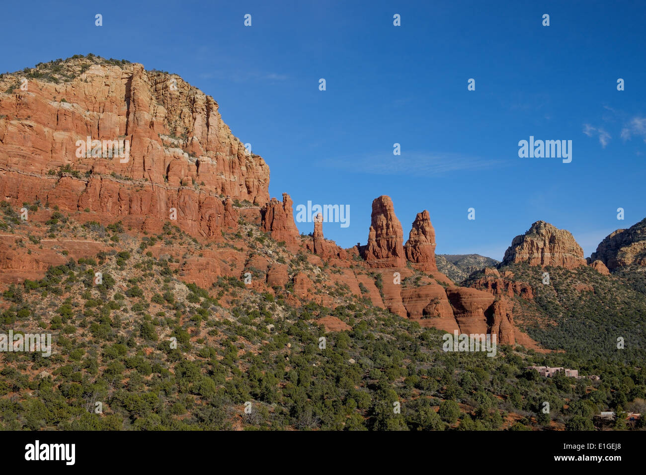 Roten Sandsteinfelsen und Kuppen in Sedona, Arizona, USA Stockfoto