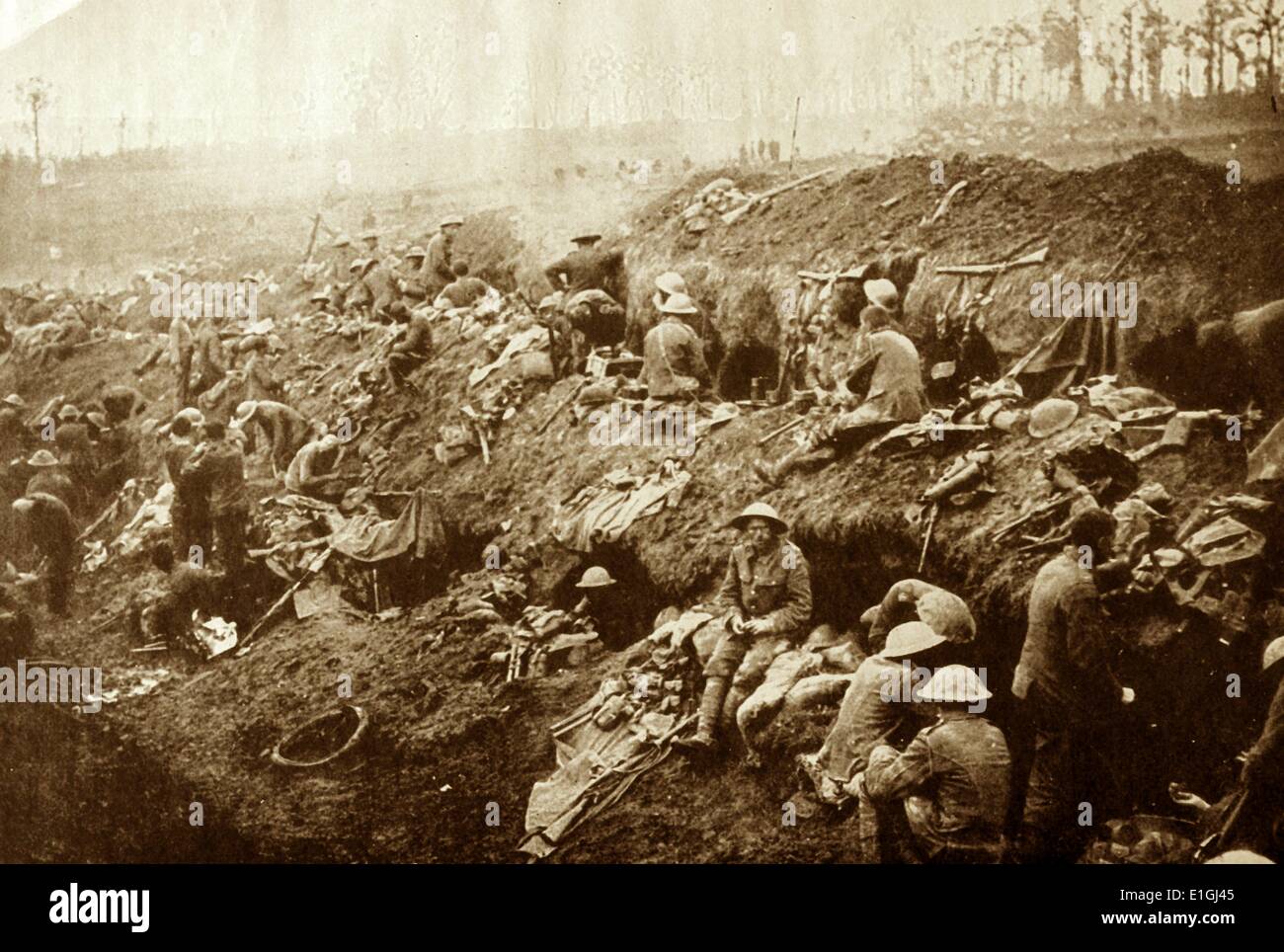 Ersten Weltkrieg britische Soldaten in Schützengräben an der Westfront um 1915 Stockfoto
