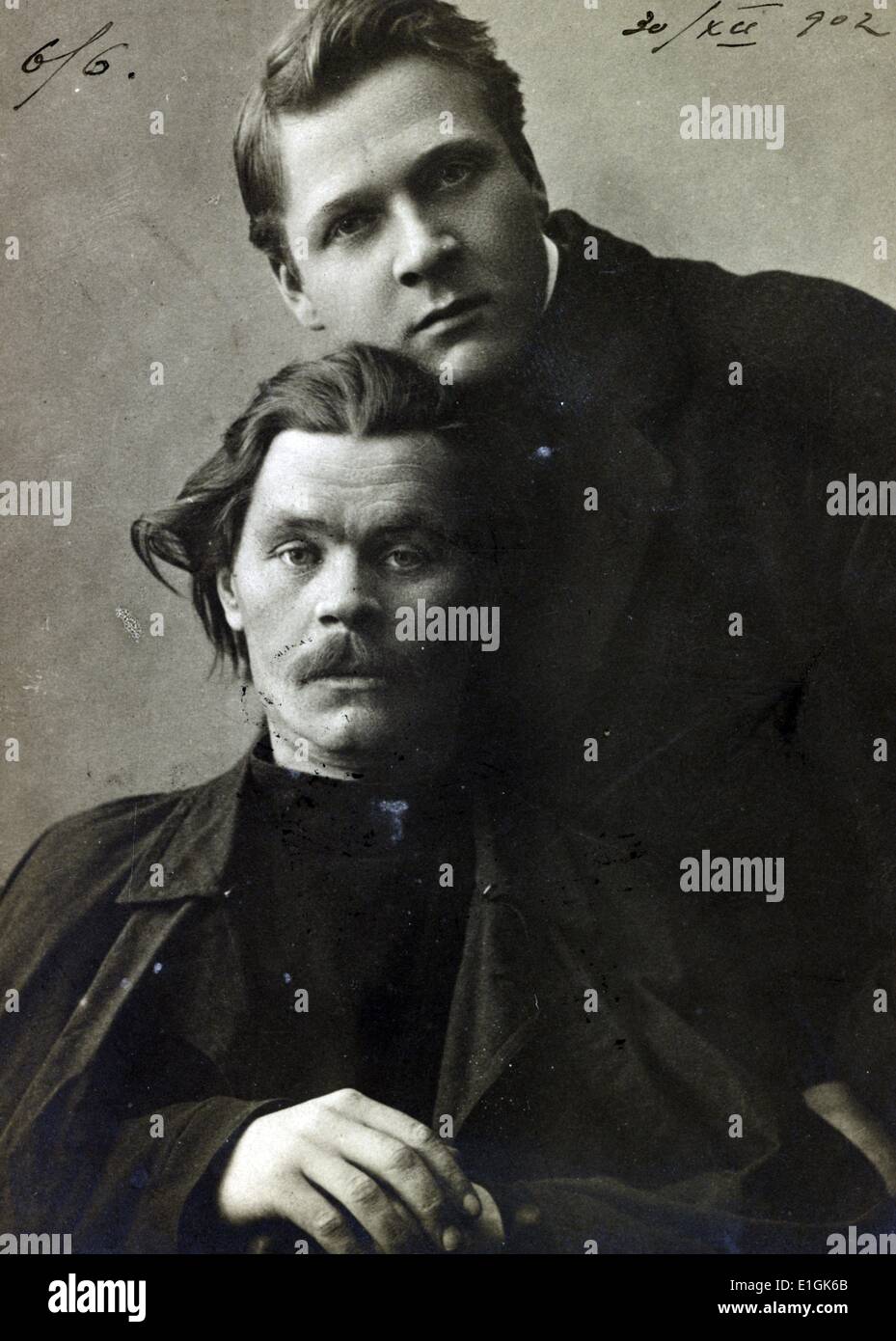 Fotomechanischen Print zeigt Porträt des Feodor Ivanovich Chaliapin und Maxim Gorky. 1901 Stockfoto Fotomechanischen Print zeigt Porträt des Feodor Ivanovich Chaliapin und Maxim Gorky. 1901 Stockfoto