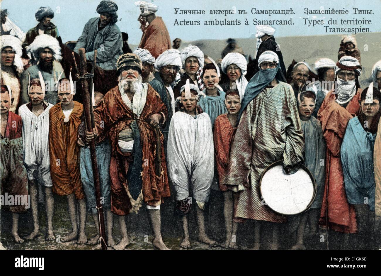 Trans Caspian Männer und jungen Straße Akteure in Samarkand, Usbekistan, ehemals Russland Stockfoto