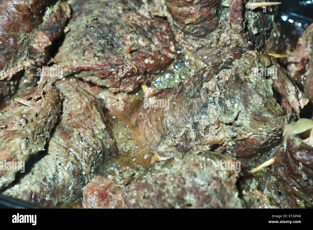 Bereiten Sie Rindfleisch Rouladen in der polnischen Küche, auf dem polnischen Tisch. Stockfoto