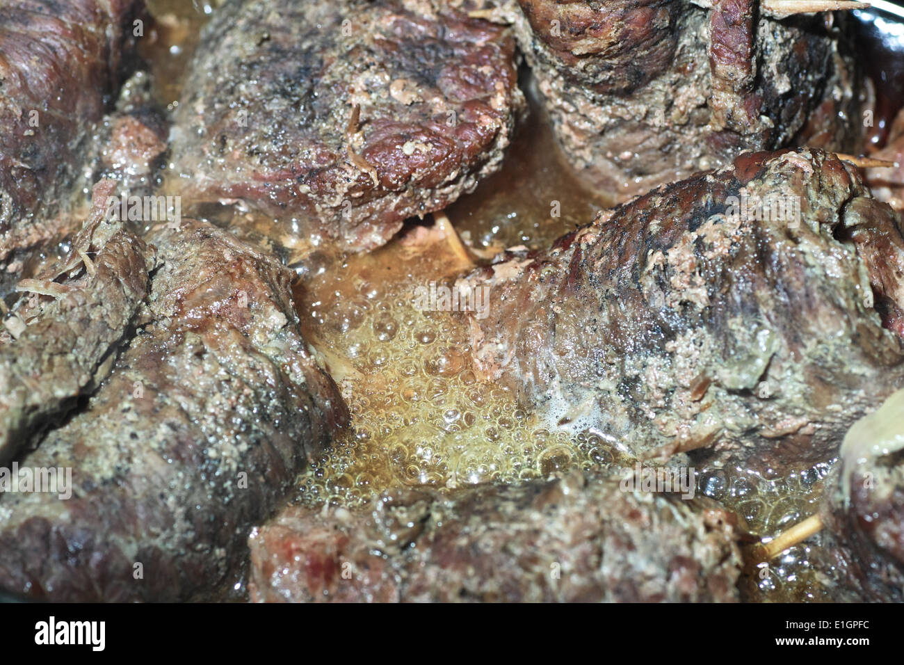 Bereiten Sie Rindfleisch Rouladen in der polnischen Küche, auf dem polnischen Tisch. Stockfoto