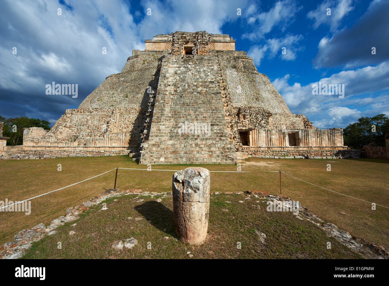 Mexiko, Yucatan state, Uxmal, archäologische Maya-Stätte, Weltkulturerbe der UNESCO, Zauberer-Pyramide, Palast des Gouverneurs Stockfoto