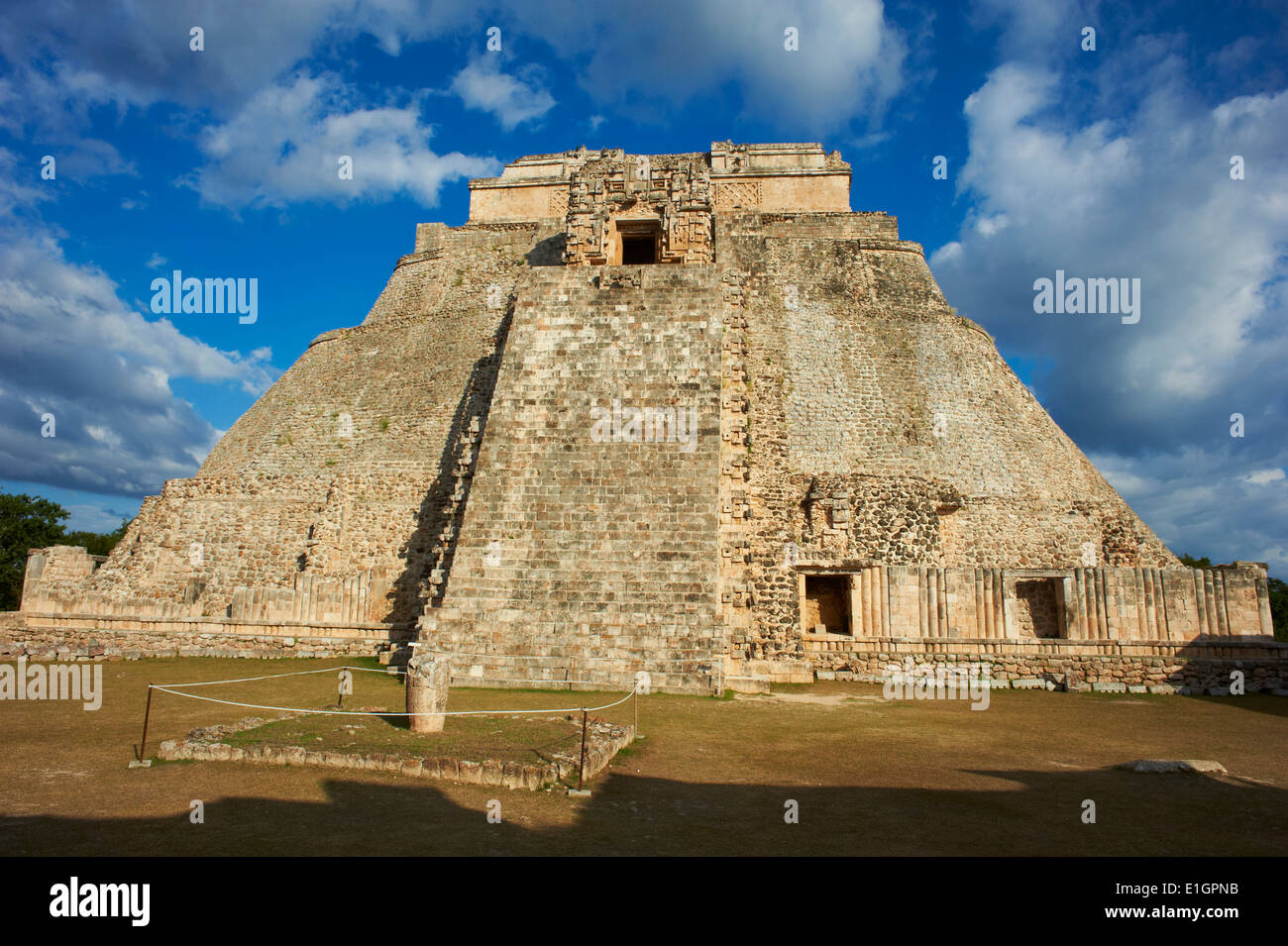 Mexiko, Yucatan state, Uxmal, archäologische Maya-Stätte, Weltkulturerbe der UNESCO, Zauberer-Pyramide, Palast des Gouverneurs Stockfoto
