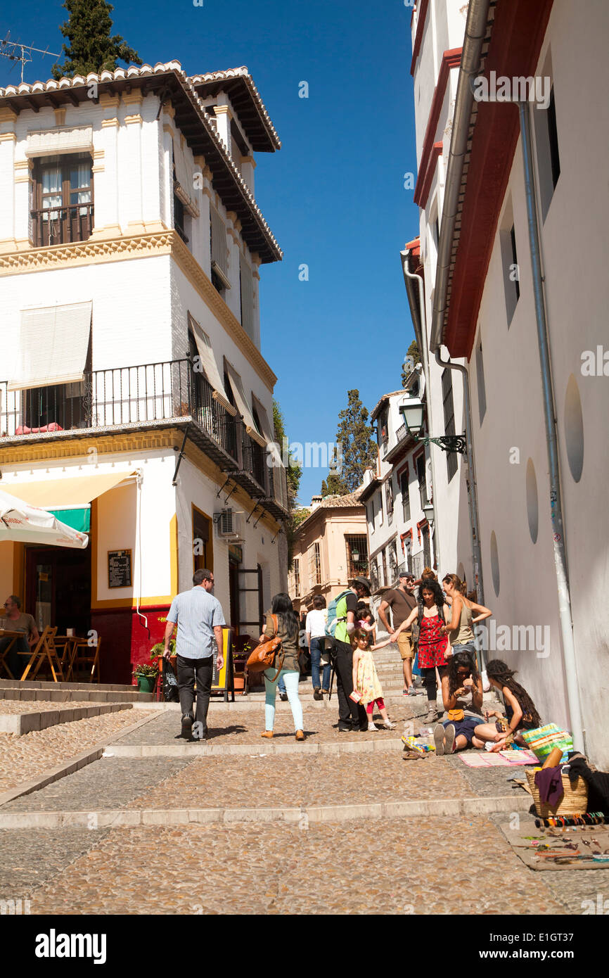 Menschen, die engen Gassen Albaicin Bezirk, Granada, Spanien Stockfoto