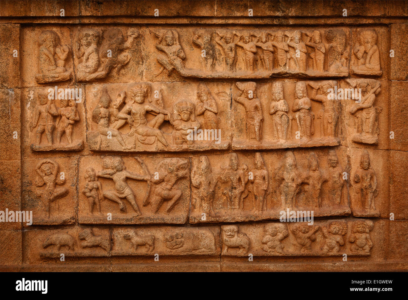 Antiken Basrelief. Brihadishwara-Tempel. Thanjavur (Thanjavur), Tamil Nadu, Indien. UNESCO-Weltkulturerbe Stockfoto