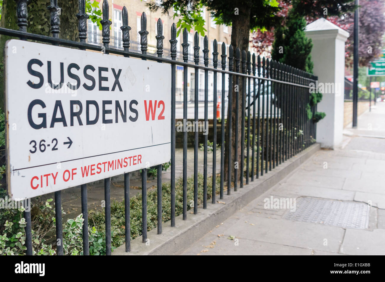 Verkehrszeichen für Sussex Gardens, City of Westminster, London Stockfoto