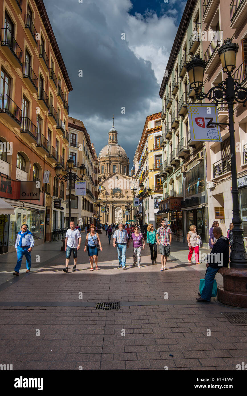 Alfonso ich Fußgängerzone mit Basilica de Nuestra Senora del Pilar Kirche hinter, Zaragoza, Aragon, Spanien Stockfoto