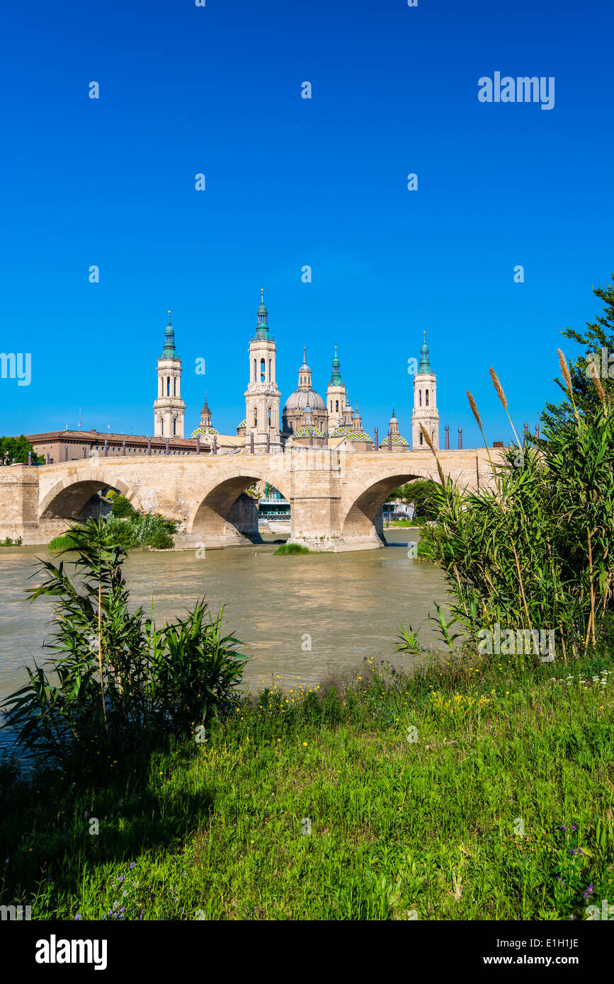 Basilica de Nuestra Senora del Pilar Kirche und Fluss Ebro, Zaragoza, Aragon, Spanien Stockfoto