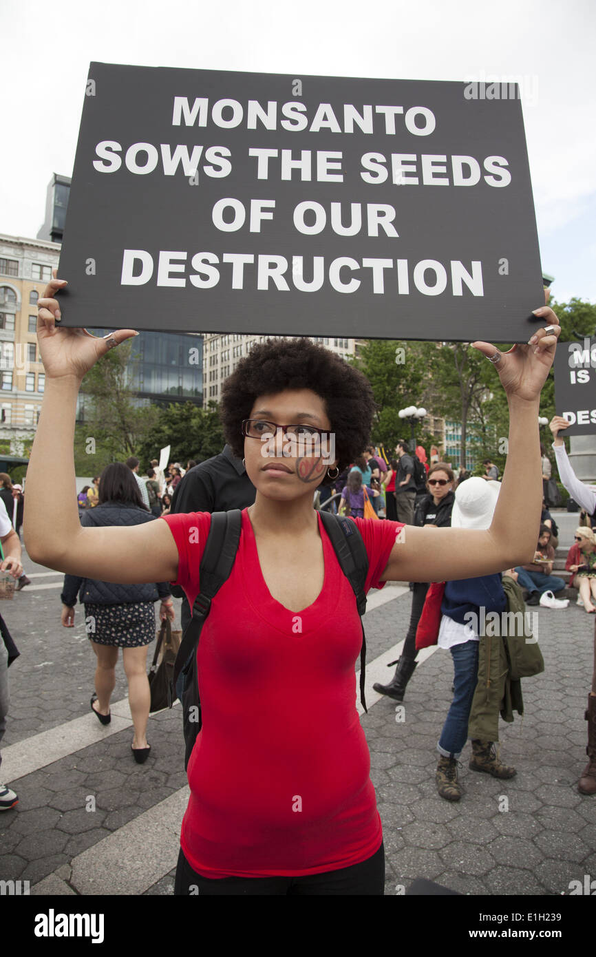 New Yorker März Welttag der Breite Protest gegen Monsanto Corp. und seinem Versuch, gentechnisch veränderte Lebensmittel auf den Menschen zu zwingen. Stockfoto