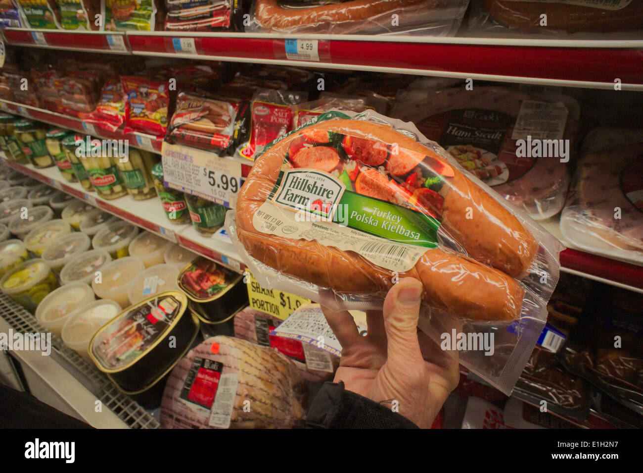Sausage Shelf Supermarket Stockfotos Und Bilder Kaufen Alamy