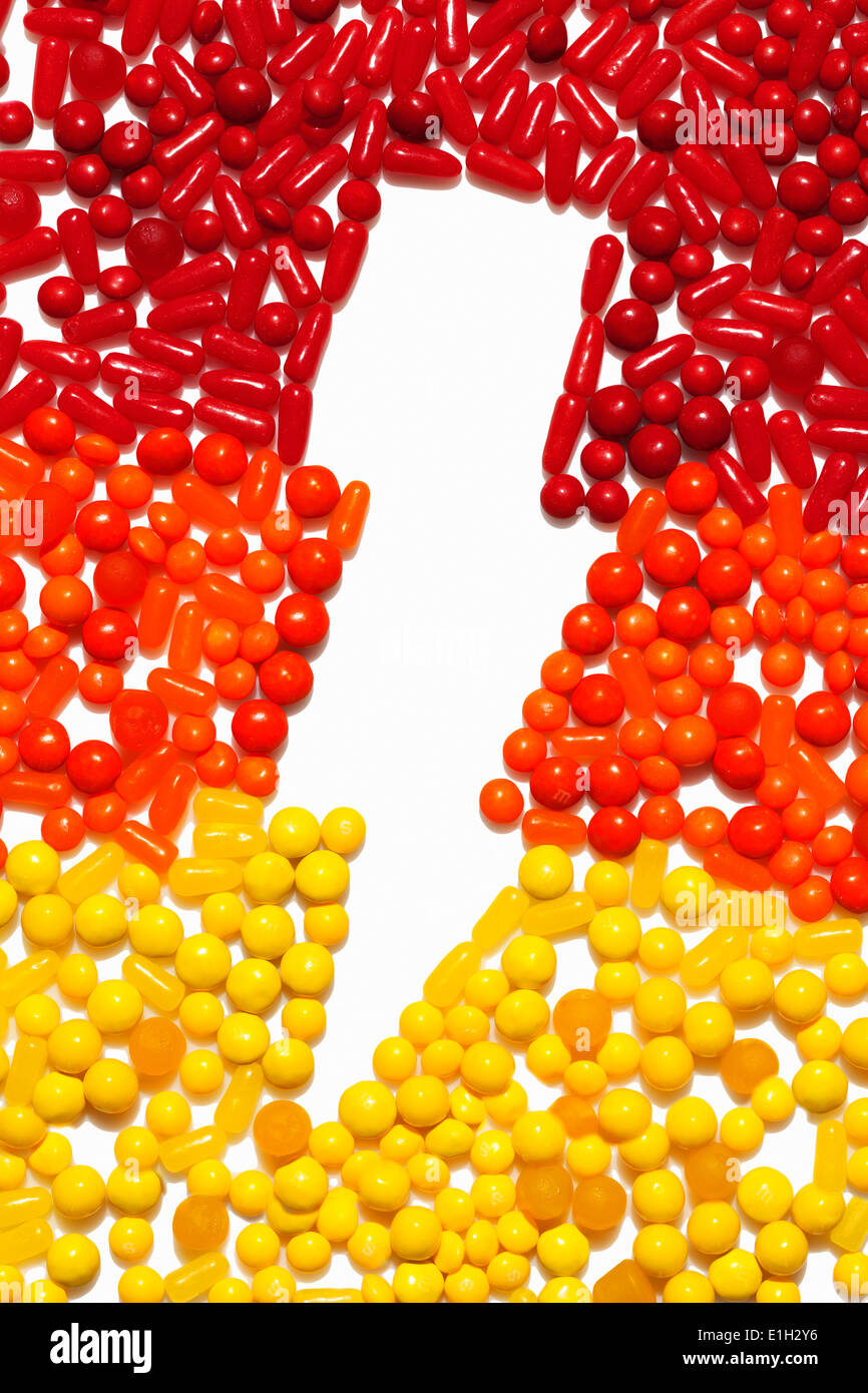 Blitz-Bolzen-Symbol erstellt mit Süßigkeiten Stockfoto