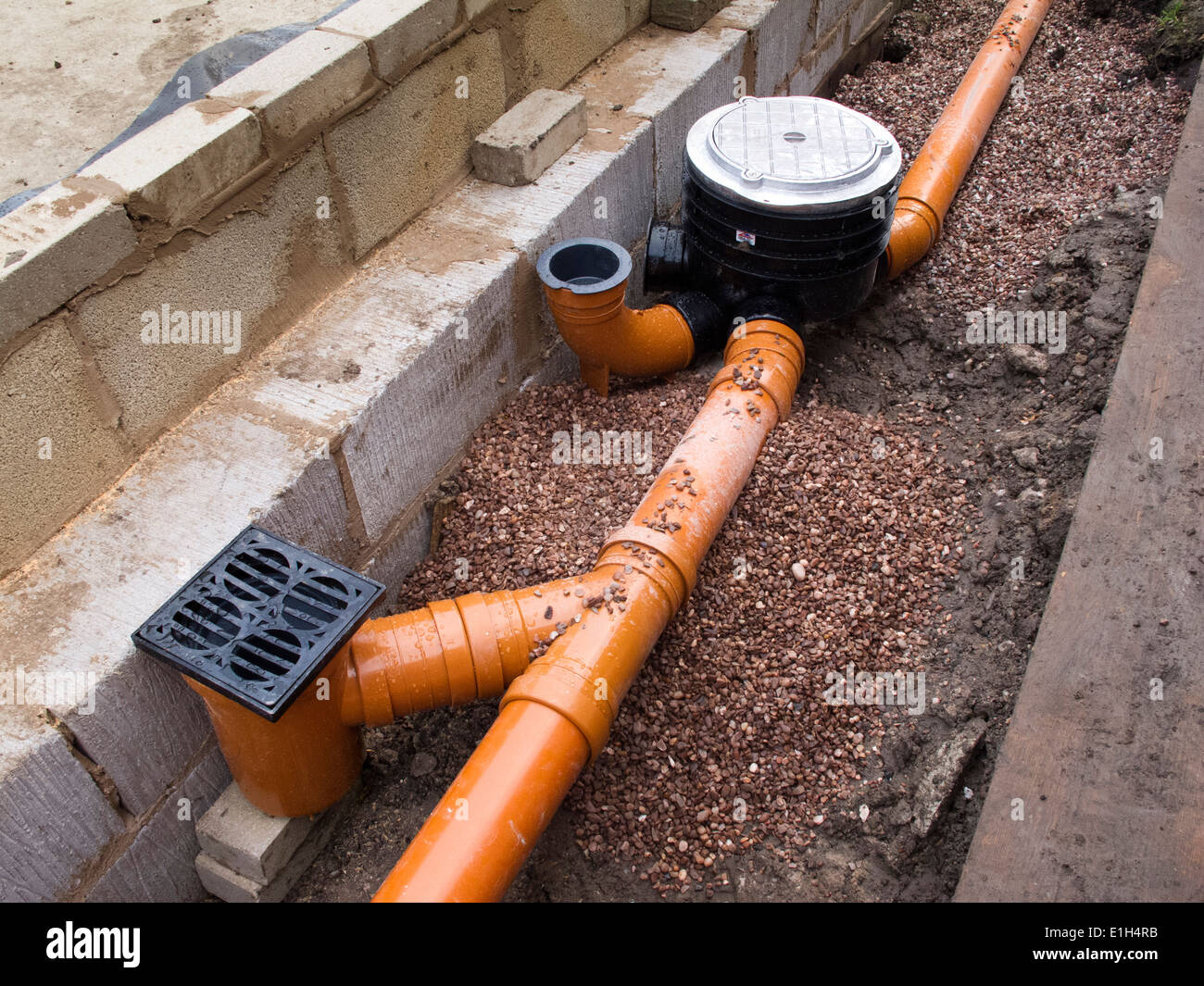 selbst bauen, Haus, Entwässerung, Abfluss Rohranschluss, Rinnen Stockfoto