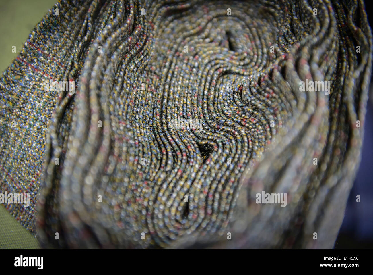Detail der Tweed-Kante in Kleiderfabrik, Nahaufnahme Stockfoto