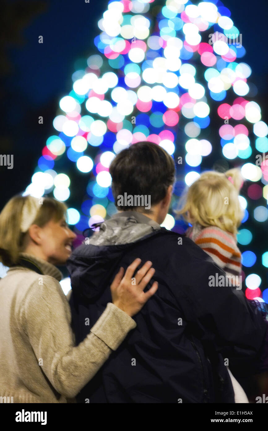 Yokota Bewohner besuchen eine Weihnachtsbaum Beleuchtungszeremonie 30. November 2011, die traditionelle Kapelle auf der Yokota Air Base, Japan. Stockfoto