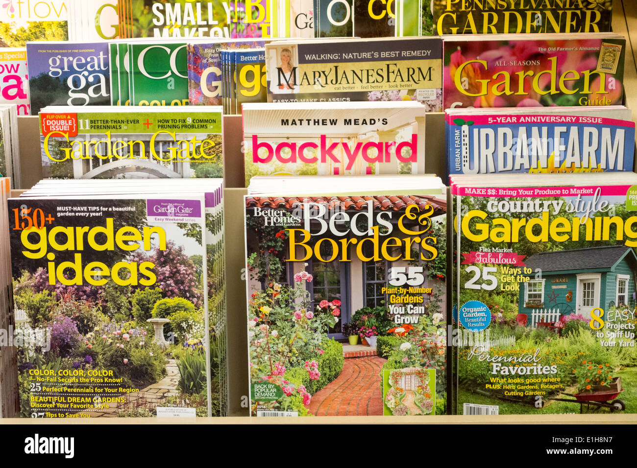 Garten-Ringelblume Zeitschriften in Regalen, Barnes &amp; Noble, USA Stockfoto