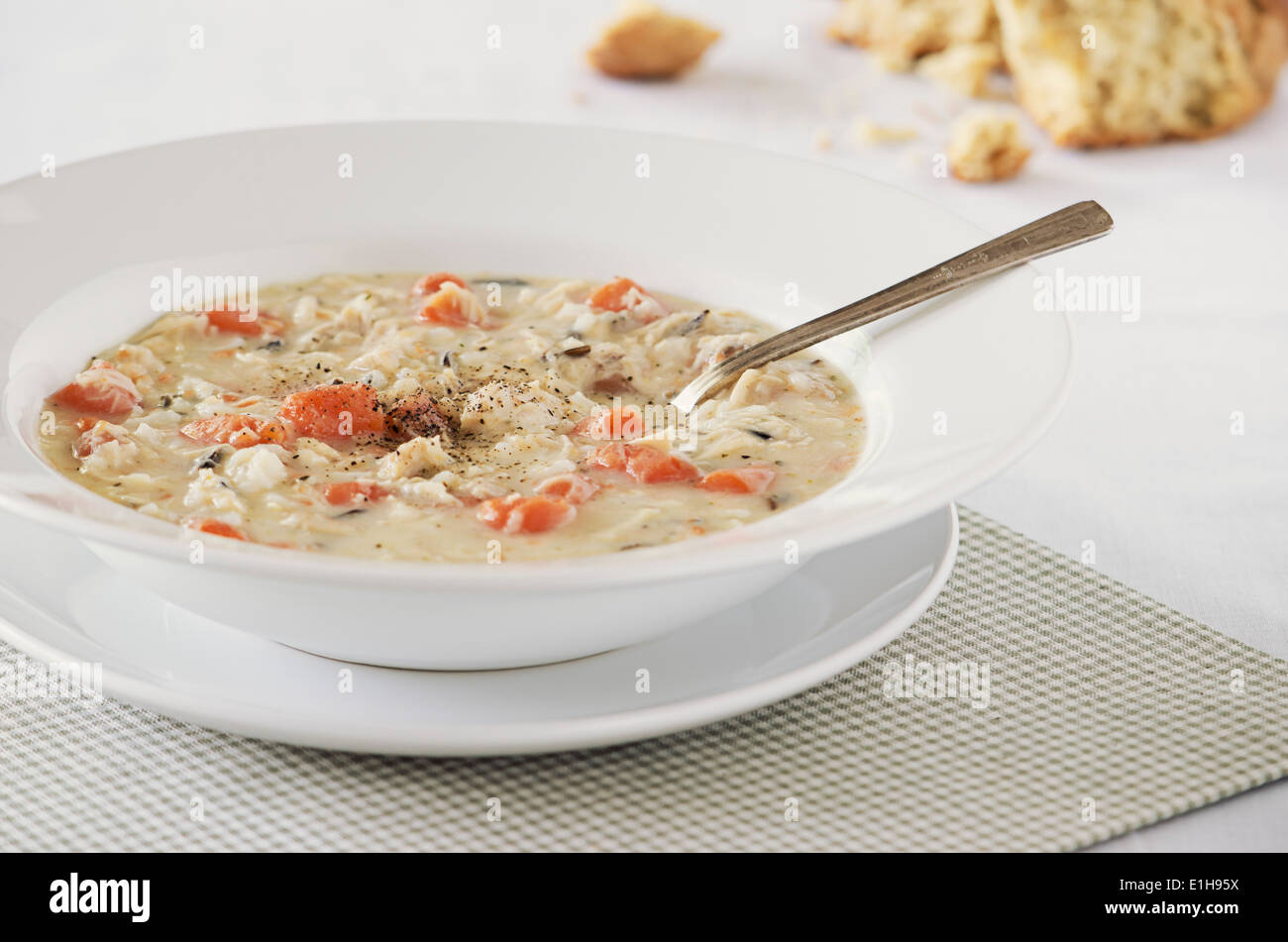 Cremige Hühnersuppe Wildreis Stockfoto