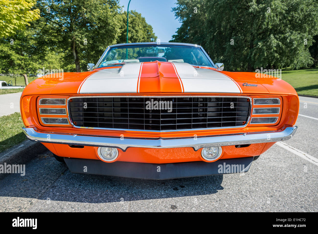 Kühlergrill von Vintage orange Camaro Stockfoto