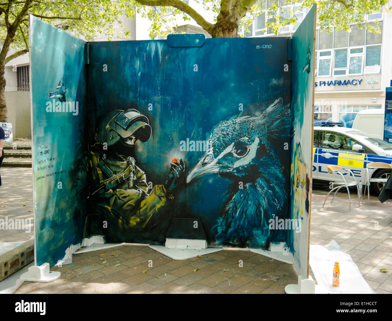 Ein Stück der öffentlichen street Art Künstlers M-One, gemalt als Ausstellungsstück während der Portsmouth Street Spiele 2014 Stockfoto